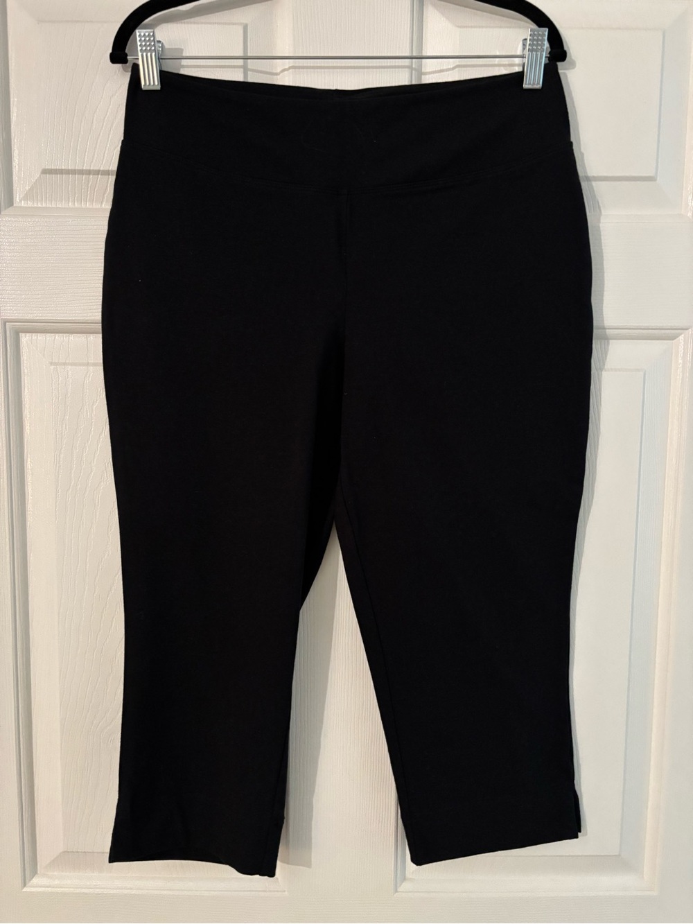 NWOT Wicked by Women With Control black capri cropped pants - M